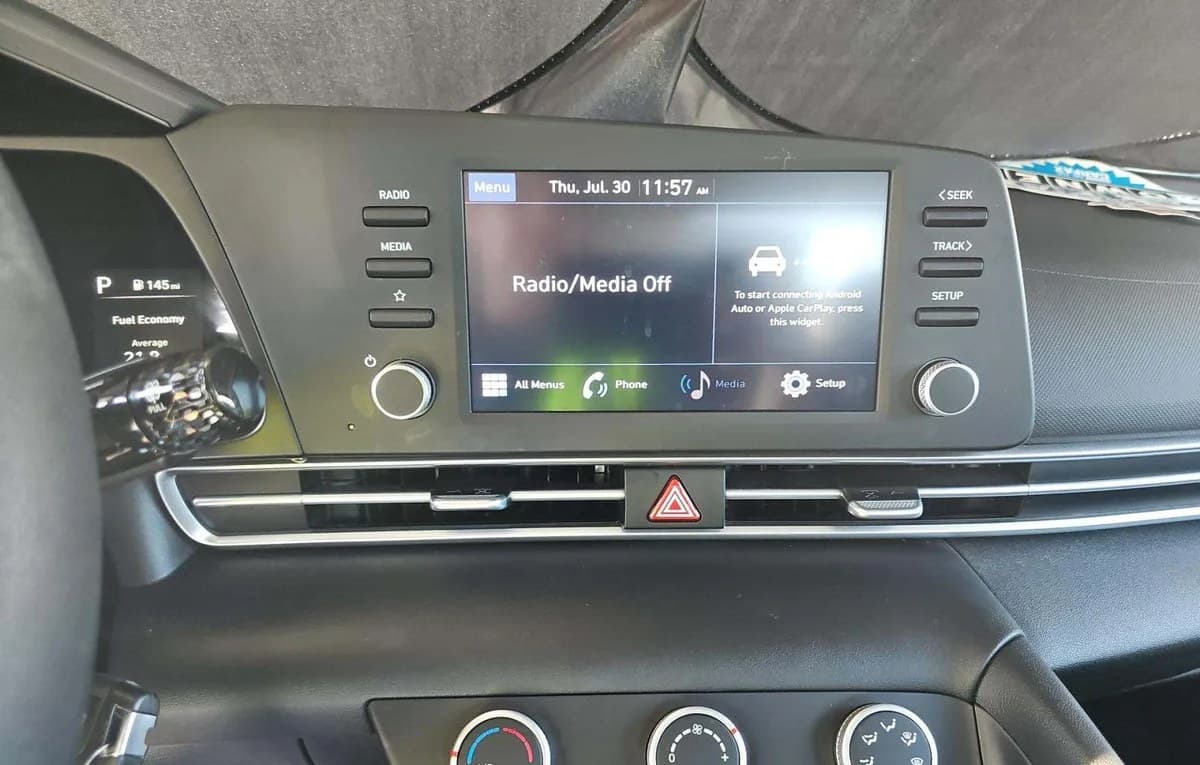 2023 HYUNDAI ELANTRA SE 7