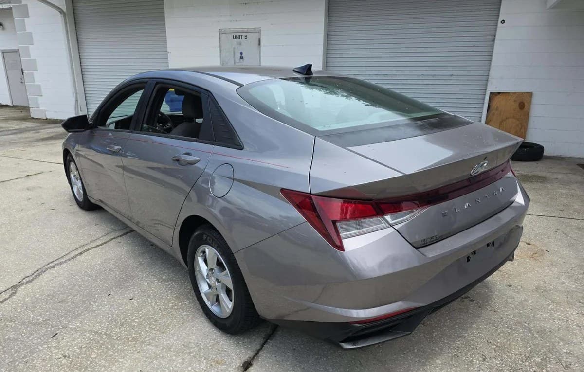 2021 HYUNDAI ELANTRA SE 3