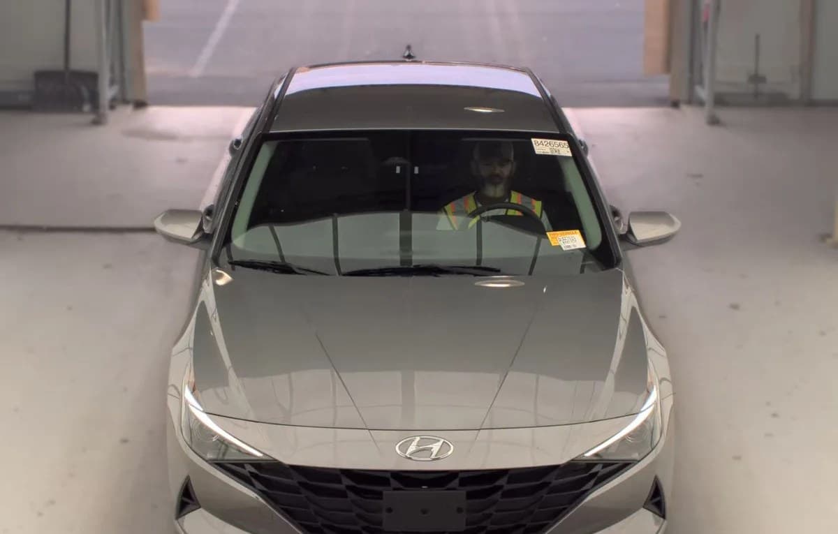 2023 HYUNDAI ELANTRA SE 3