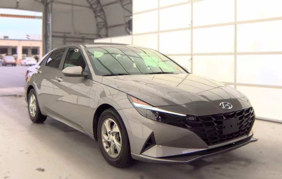 2023 HYUNDAI ELANTRA SE 4