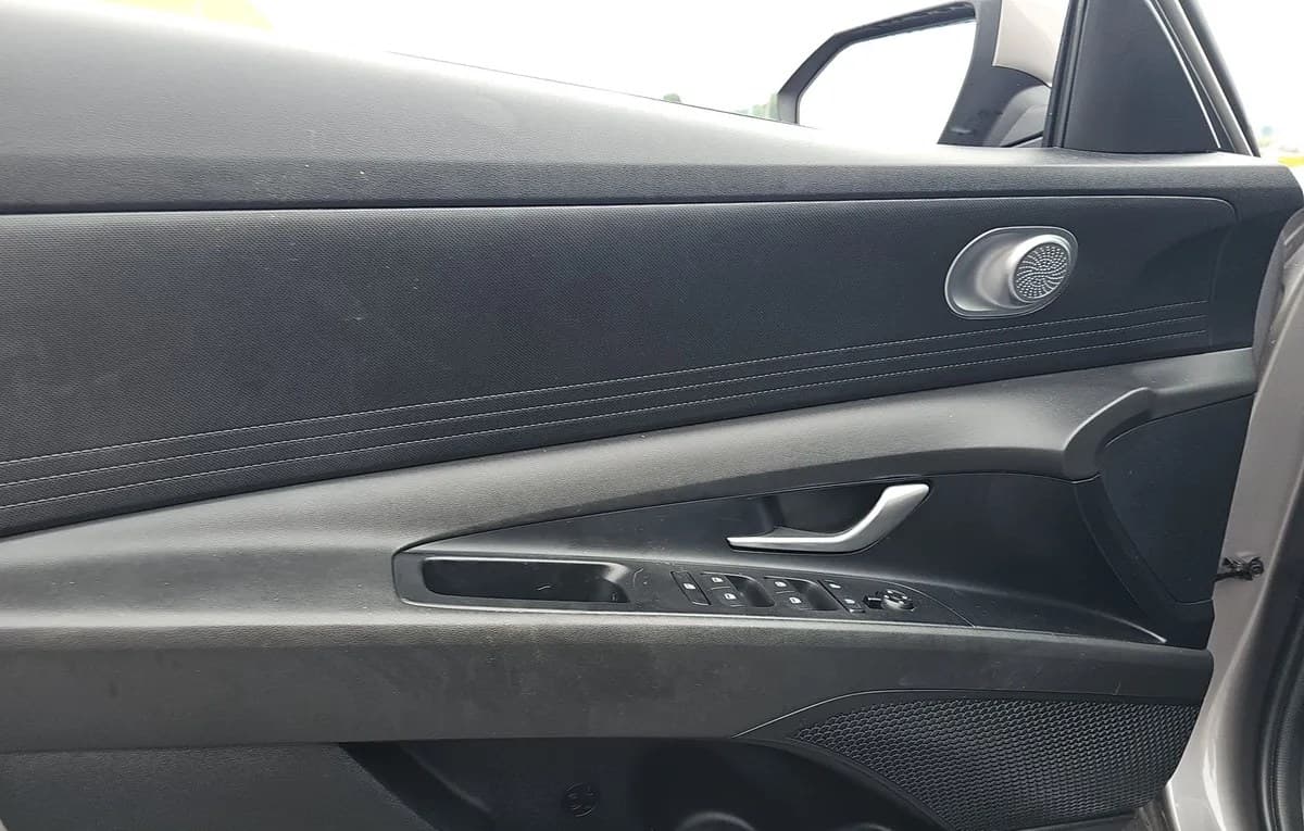 2023 HYUNDAI ELANTRA SE 6