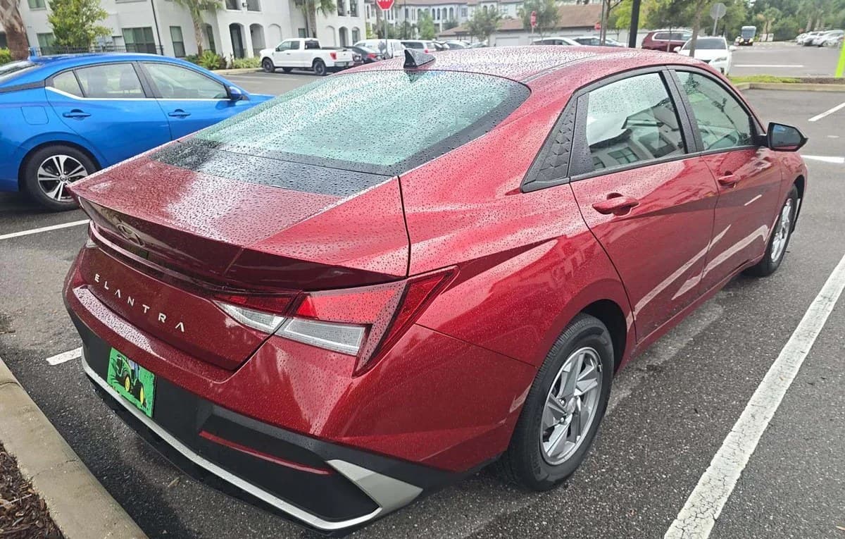 2024 HYUNDAI ELANTRA SE 3