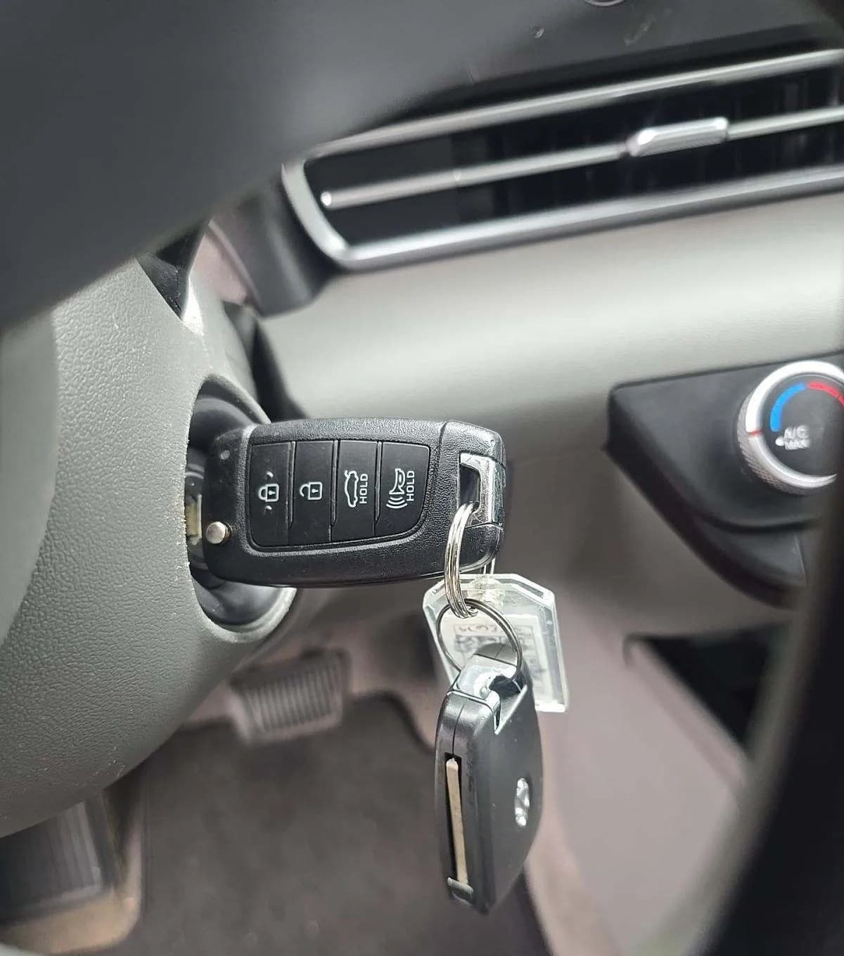 2024 HYUNDAI ELANTRA SE 4