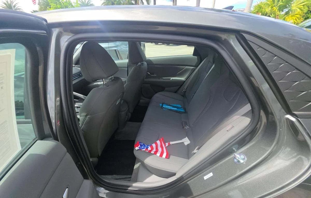 2026 HYUNDAI ELANTRA SE 7