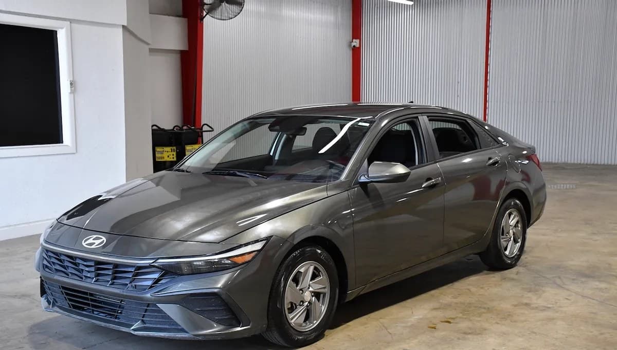 2025 HYUNDAI ELANTRA SE 2