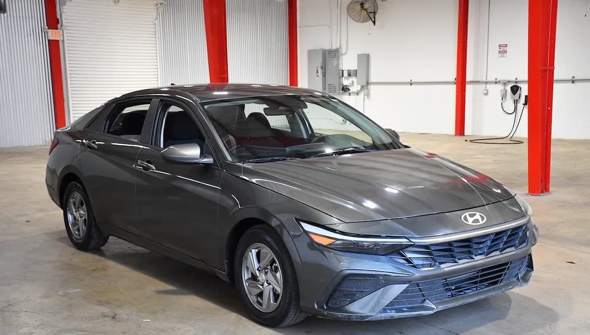 2025 HYUNDAI ELANTRA SE 4
