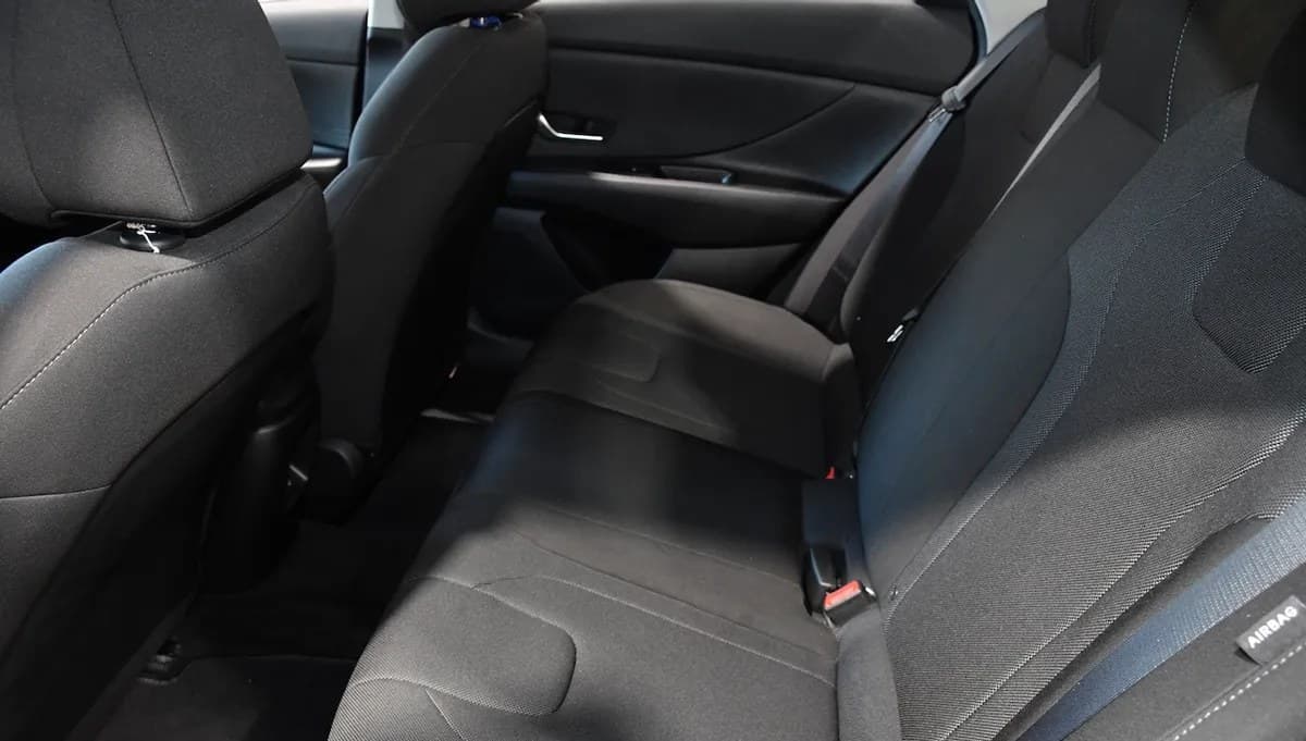 2025 HYUNDAI ELANTRA SE 7