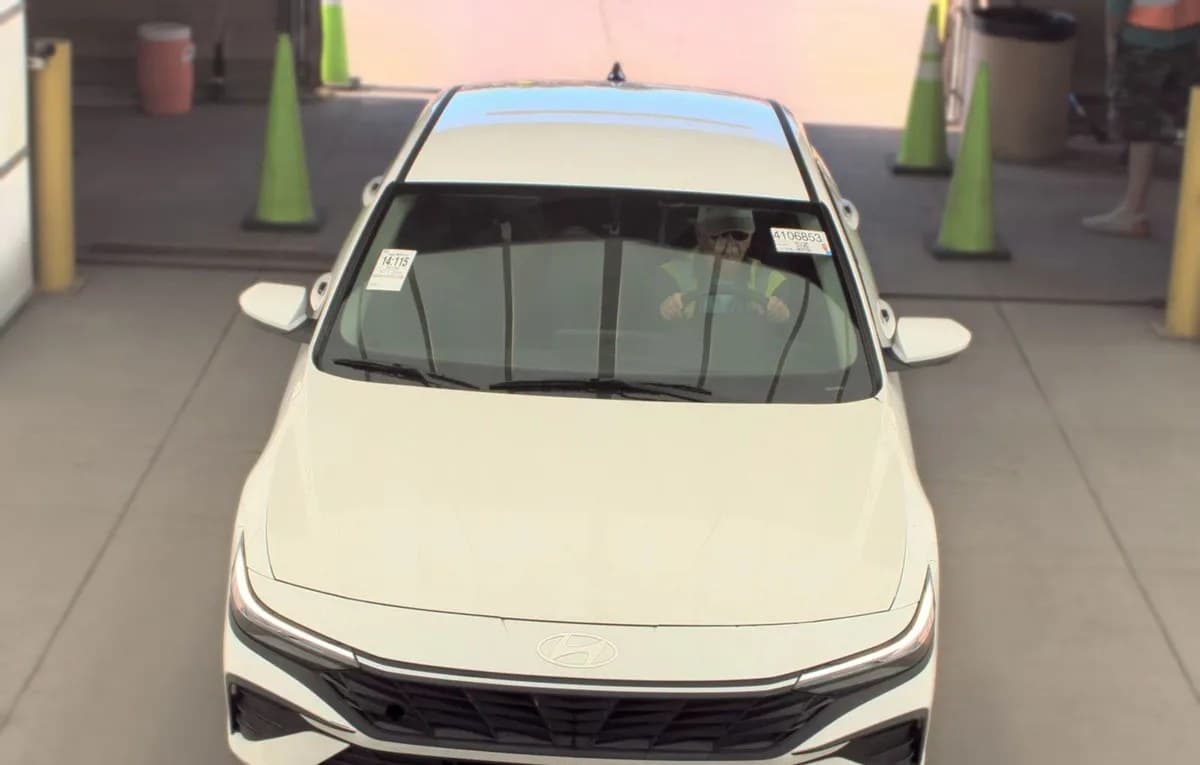 2026 HYUNDAI ELANTRA SE 3