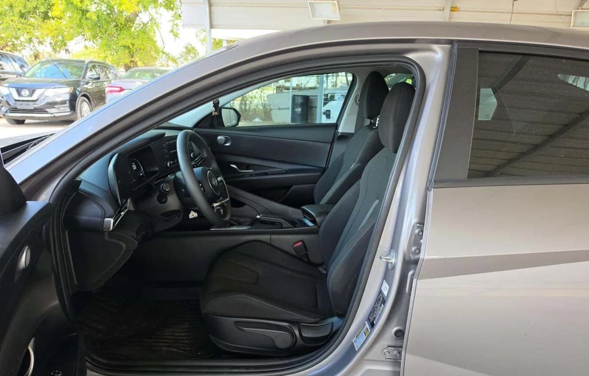 2024 HYUNDAI ELANTRA SE 4