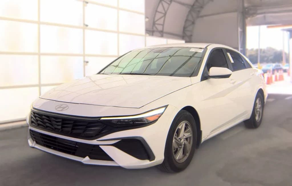 2025 HYUNDAI ELANTRA SE