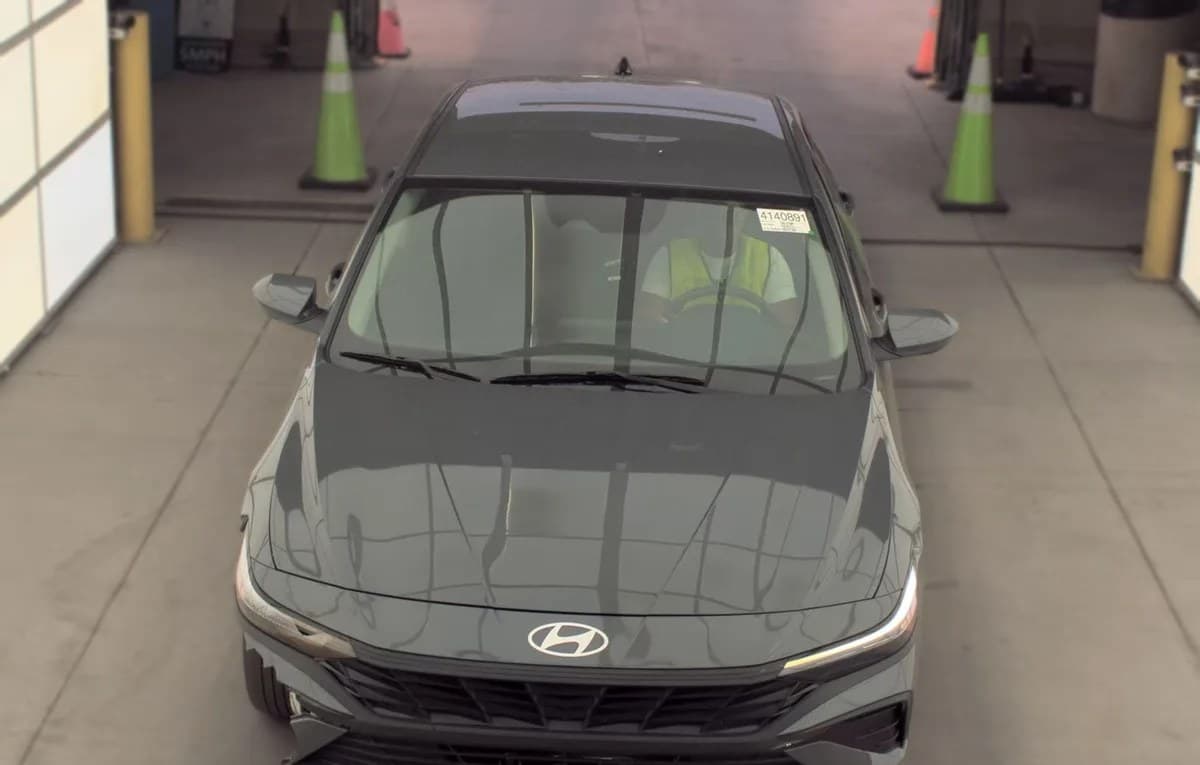 2025 HYUNDAI ELANTRA SE 3