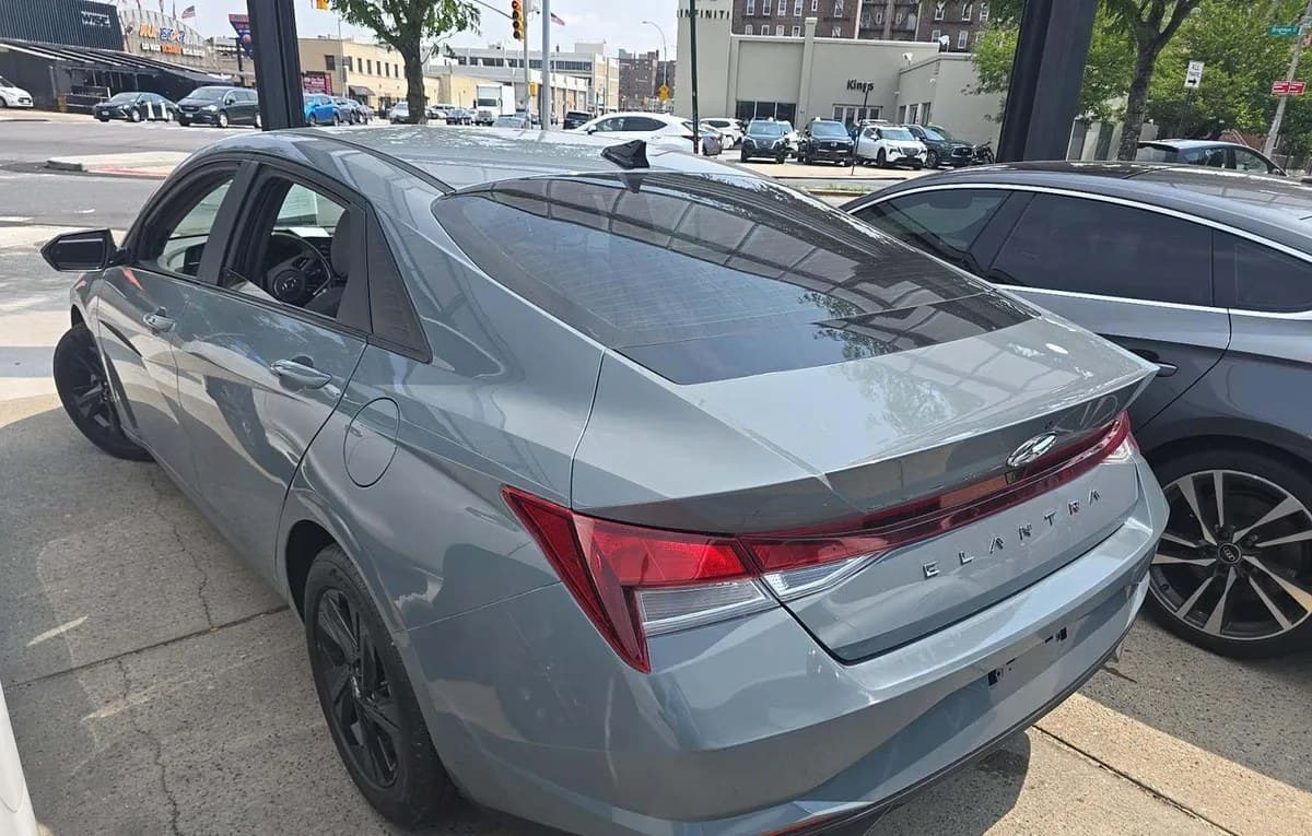 2022 HYUNDAI ELANTRA SEL 3