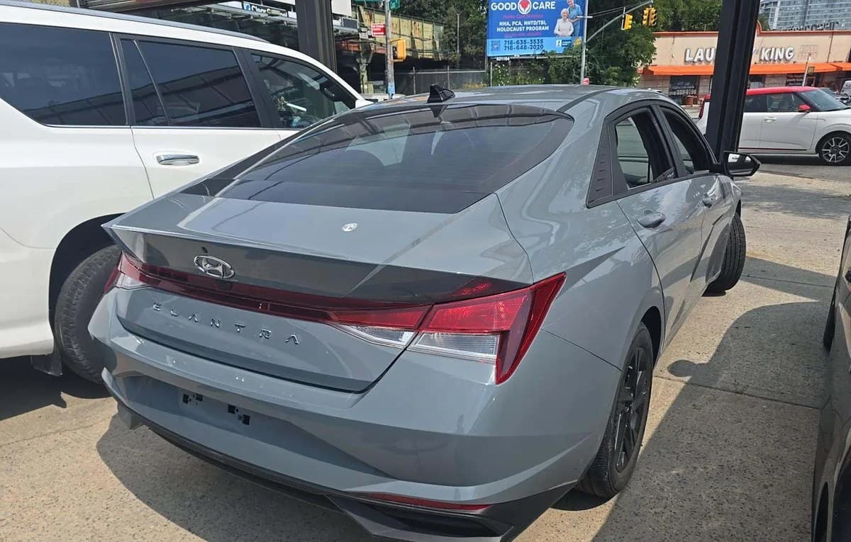 2022 HYUNDAI ELANTRA SEL 4