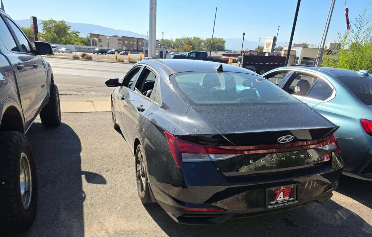 2021 HYUNDAI ELANTRA SEL 3