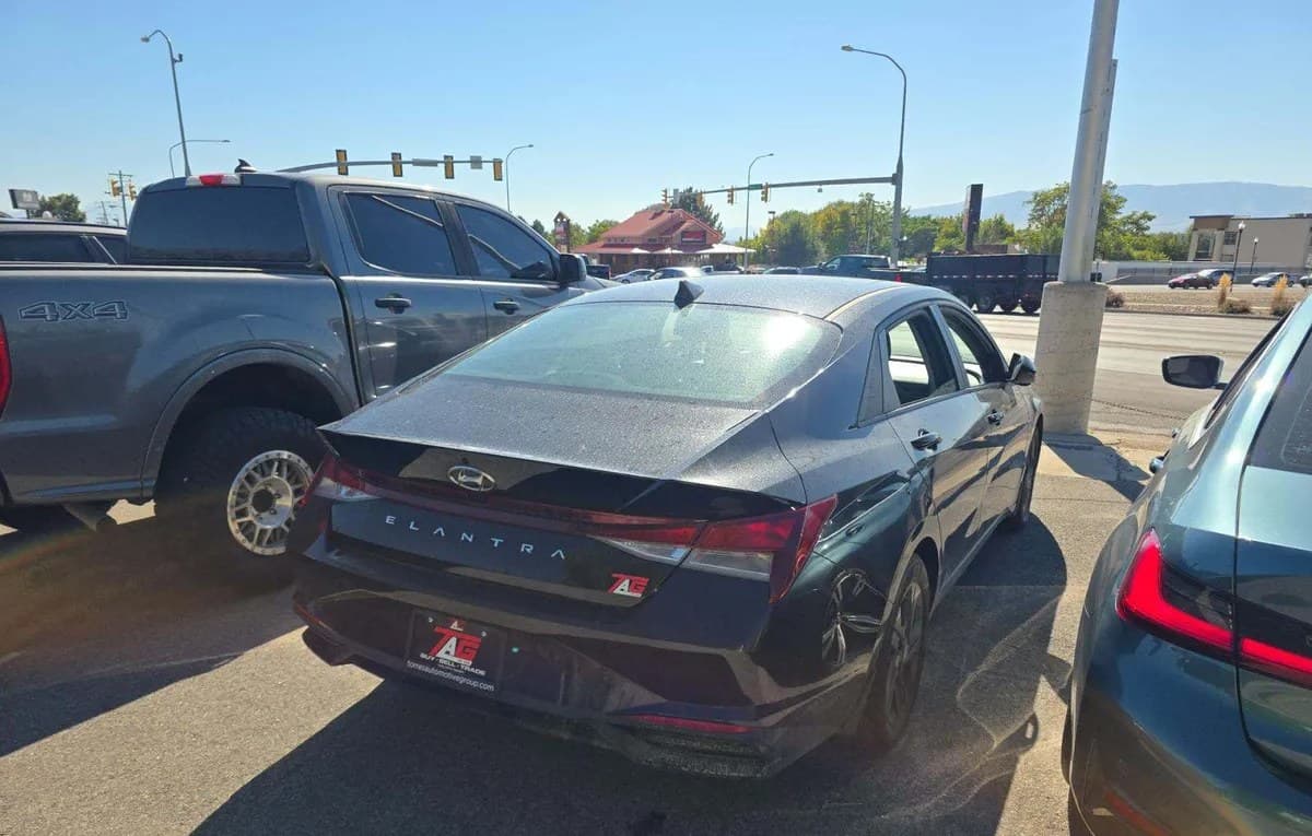 2021 HYUNDAI ELANTRA SEL 4