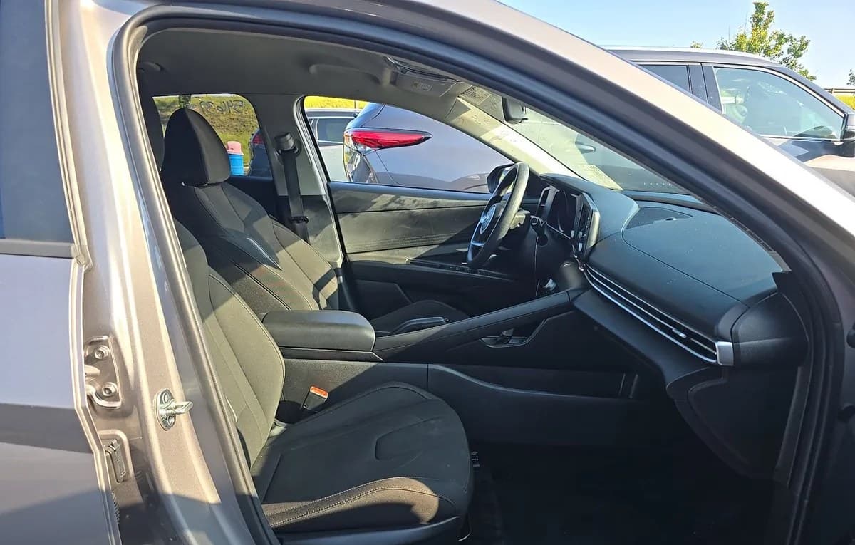 2023 HYUNDAI ELANTRA SEL 4