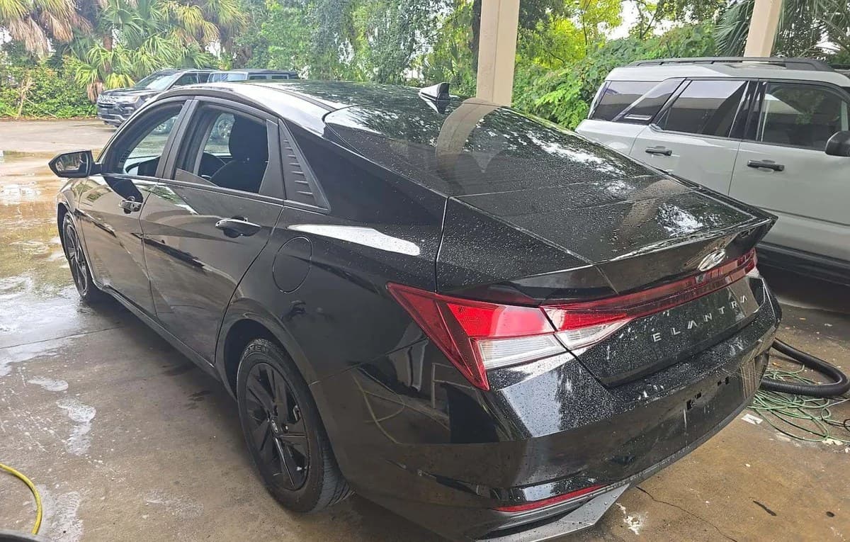 2021 HYUNDAI ELANTRA SEL 3
