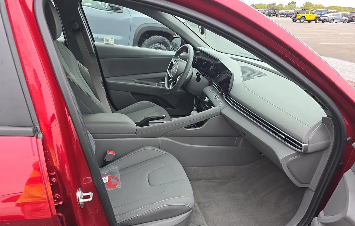 2024 HYUNDAI ELANTRA SEL 5