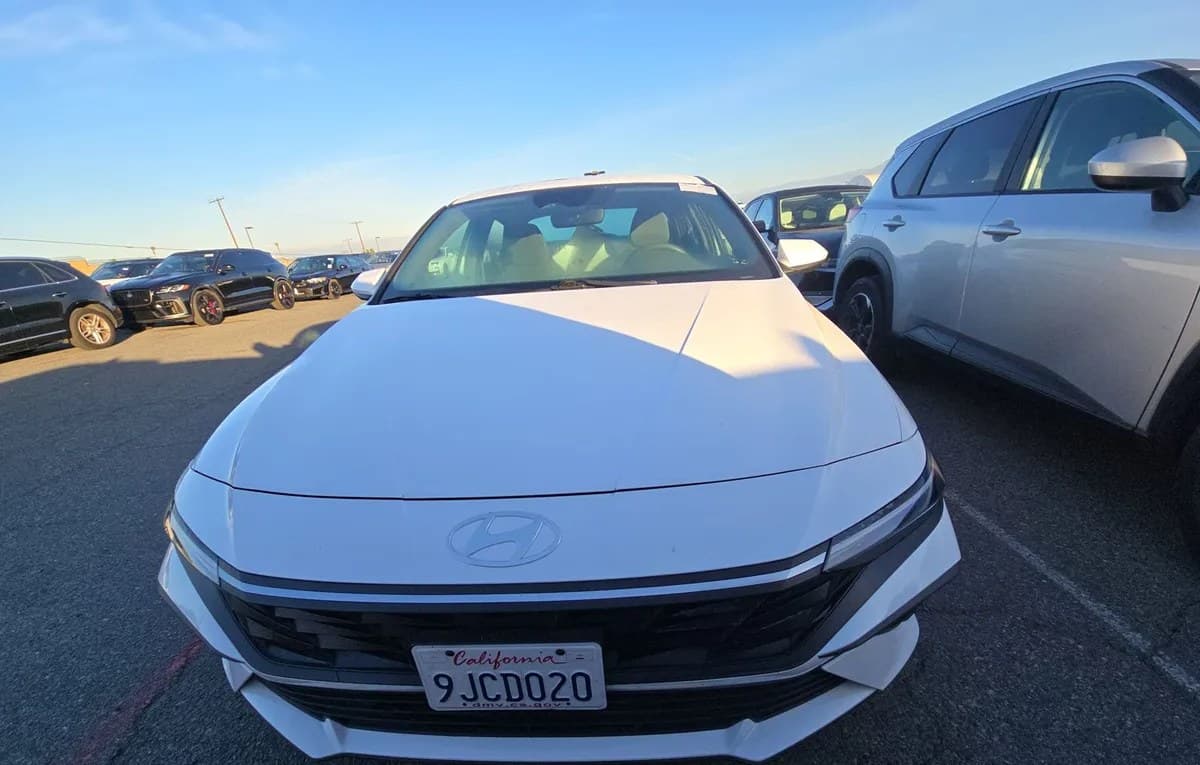 2024 HYUNDAI ELANTRA SEL 3