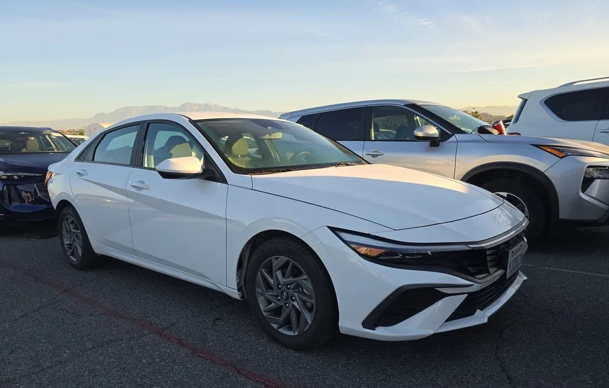 2024 HYUNDAI ELANTRA SEL 4