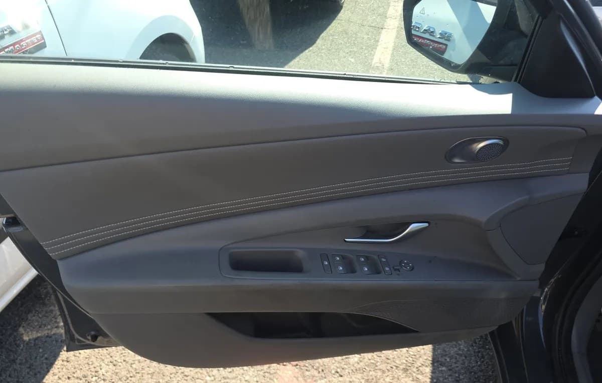 2025 HYUNDAI ELANTRA SEL Sport 6