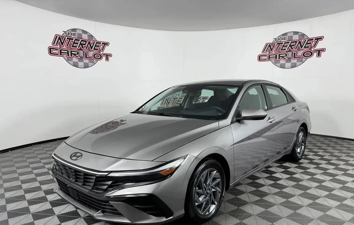 2024 HYUNDAI ELANTRA SEL 4