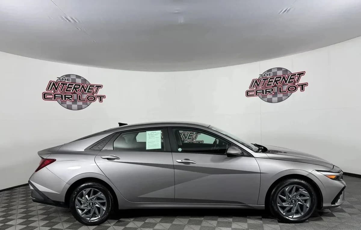 2024 HYUNDAI ELANTRA SEL 5
