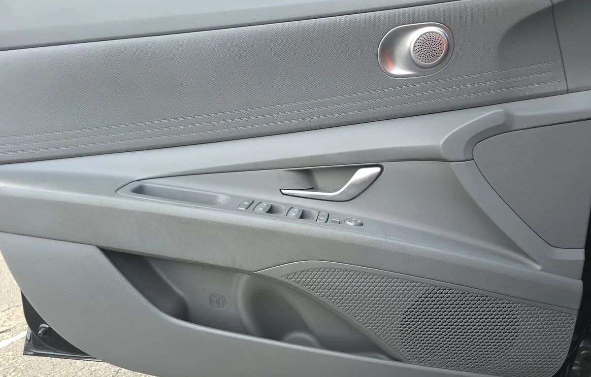 2024 HYUNDAI ELANTRA SEL 6