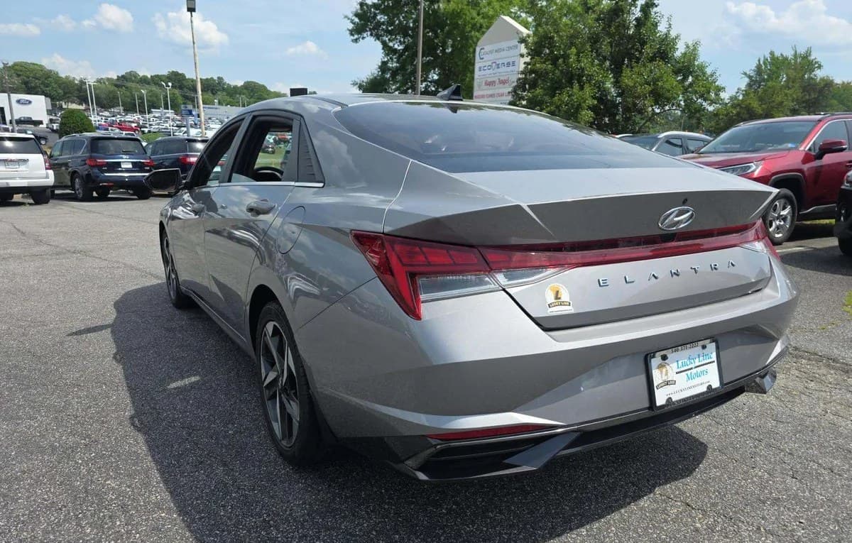 2022 HYUNDAI ELANTRA SEL 3