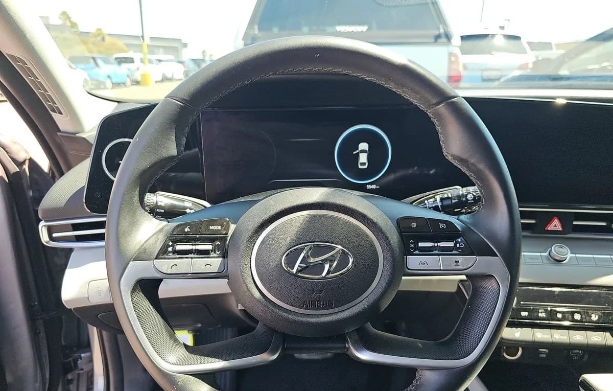 2023 HYUNDAI ELANTRA Limited 7