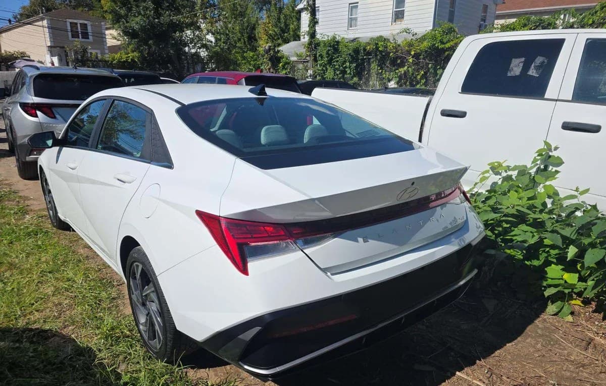 2024 HYUNDAI ELANTRA LIMITED 3