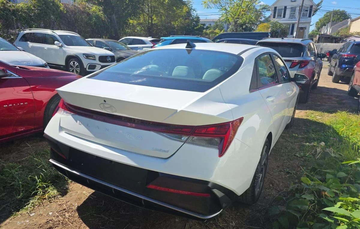 2024 HYUNDAI ELANTRA LIMITED 4