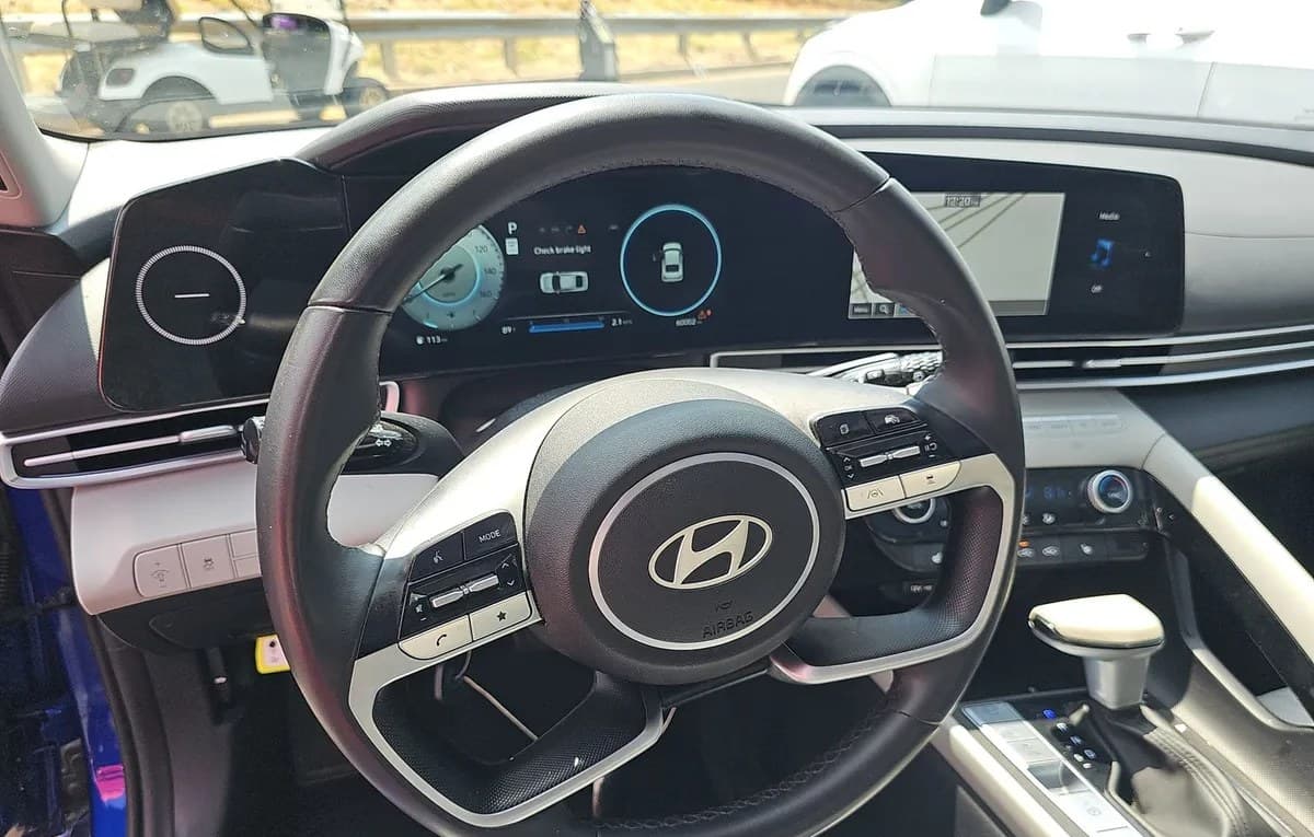 2024 HYUNDAI ELANTRA LIMITED 7