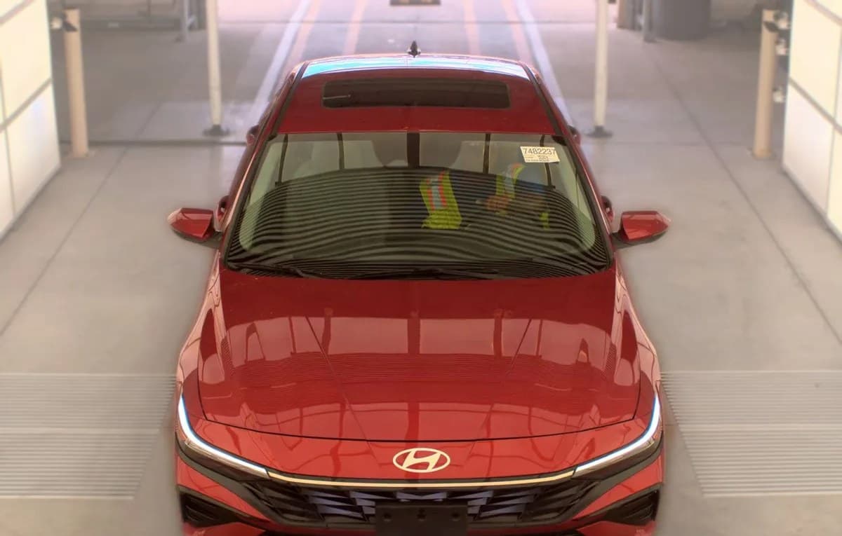 2025 HYUNDAI ELANTRA LIMITED 3