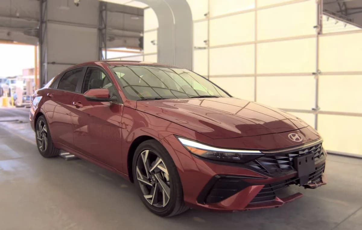 2025 HYUNDAI ELANTRA LIMITED 4