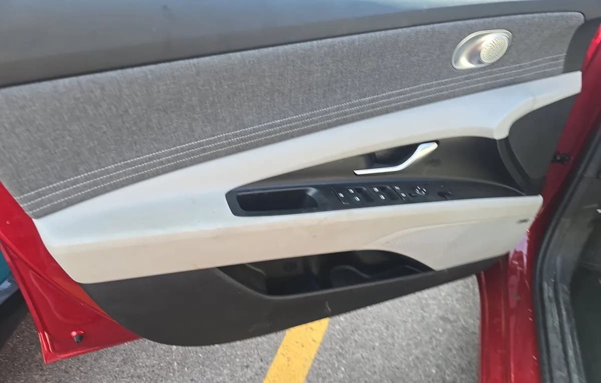 2025 HYUNDAI ELANTRA LIMITED 6