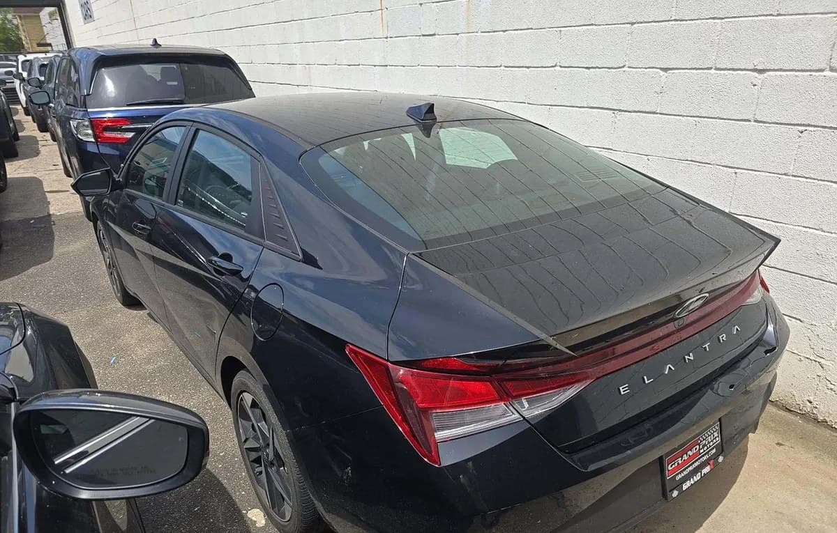2023 HYUNDAI ELANTRA SEL 3