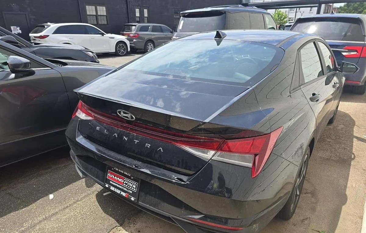 2023 HYUNDAI ELANTRA SEL 4
