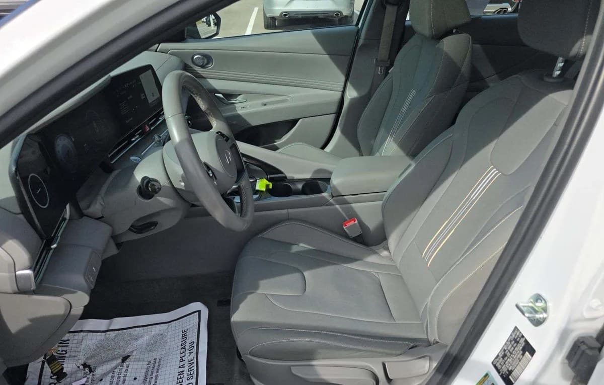 2025 HYUNDAI ELANTRA SEL Convenience 4