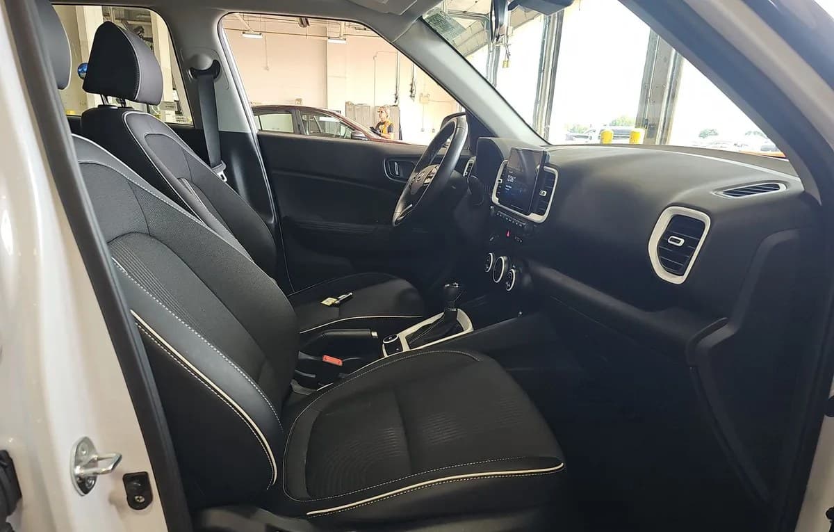 2023 HYUNDAI VENUE Limited 5