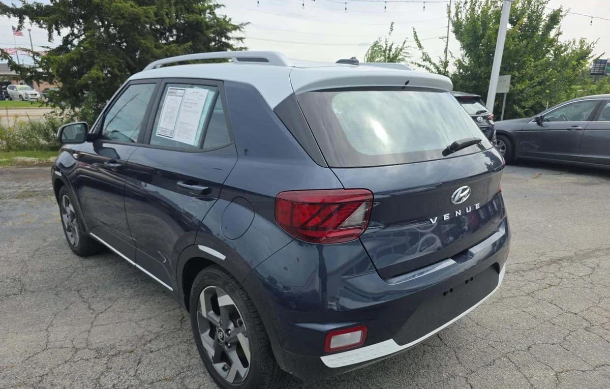 2023 HYUNDAI VENUE Limited 3