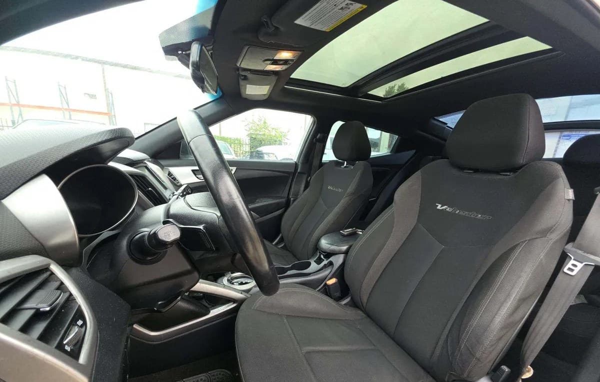 2017 HYUNDAI VELOSTER VALUE EDITION 4
