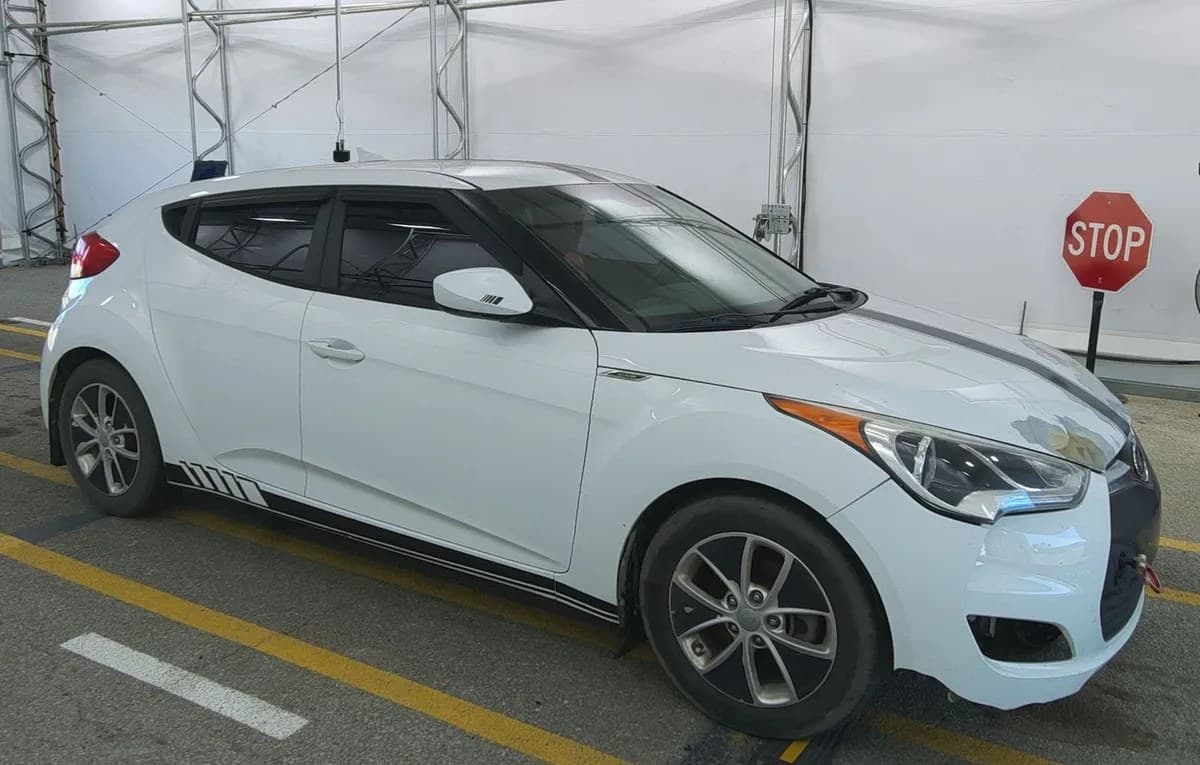2017 HYUNDAI VELOSTER 4