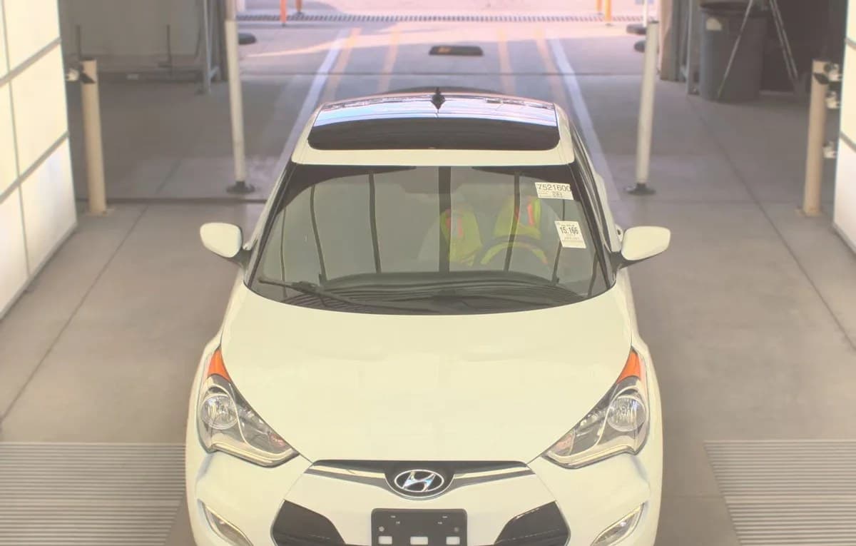2017 HYUNDAI VELOSTER VALUE EDITION 3