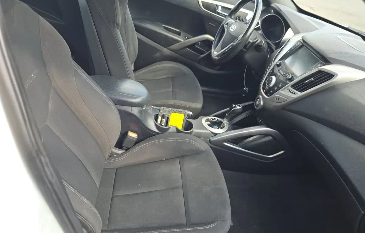 2017 HYUNDAI VELOSTER VALUE EDITION 5
