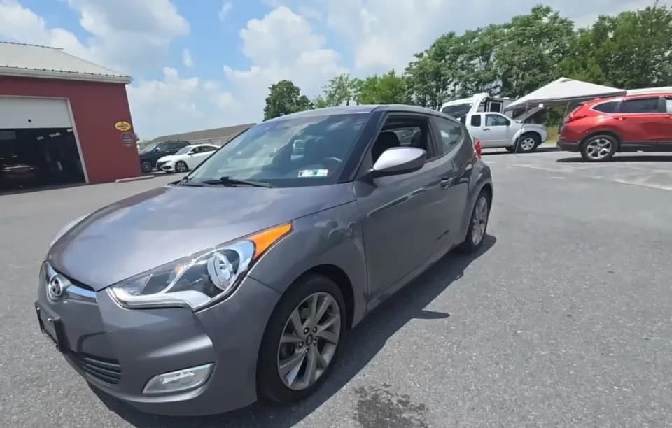 2017 HYUNDAI VELOSTER Base 2