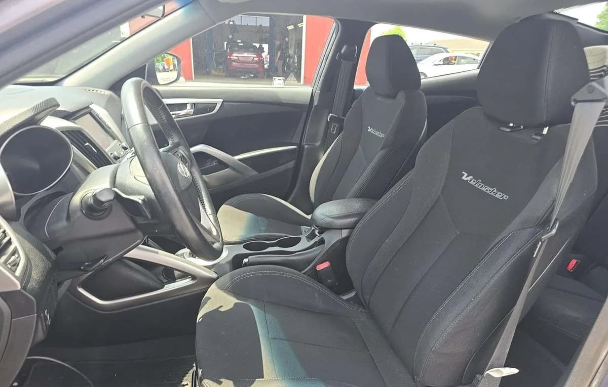 2017 HYUNDAI VELOSTER Base 4