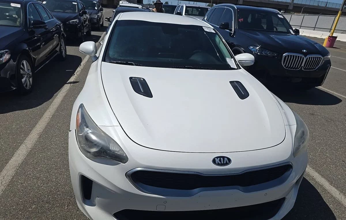 2018 KIA STINGER Base 2
