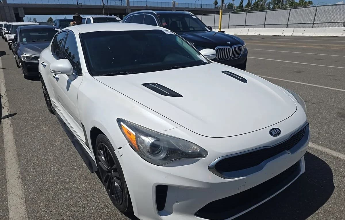 2018 KIA STINGER Base 3