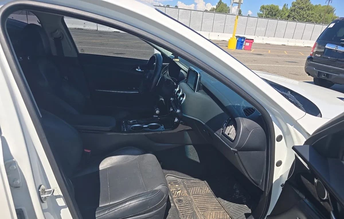2018 KIA STINGER Base 4
